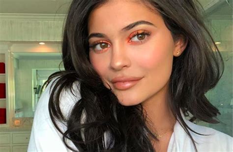 kylie jenner reveals she ‘got rid of her lip fillers pics
