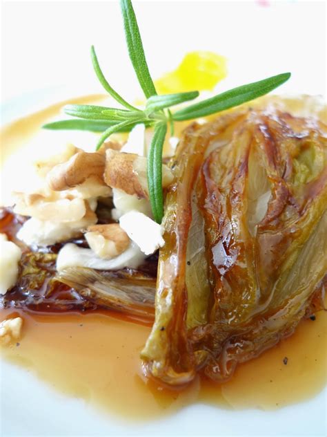 Honey Dijon ENDIVES BRAISÉES AU MIEL CHÈVRE NOIX ET OEUFS MOLLETS