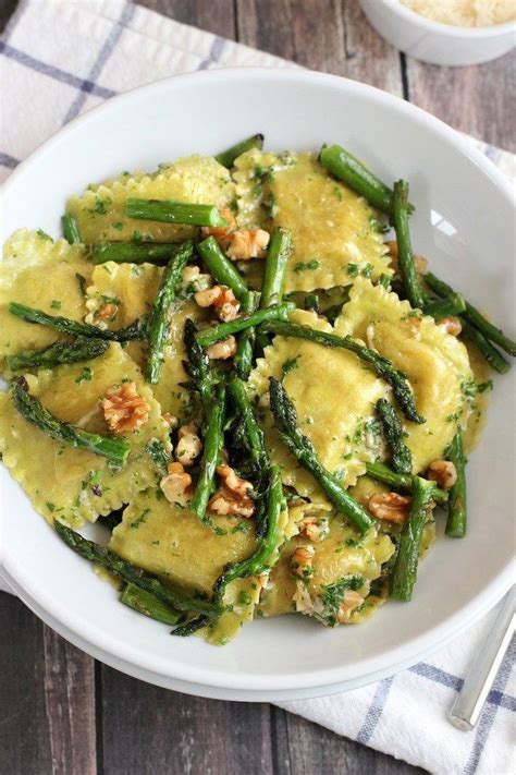Ravioli with asparagus, mint & mascarpone. Ravioli With Sautéed Asparagus And Walnuts | Food recipes ...