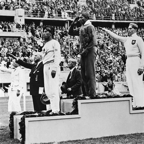 3 août 1936 le sprinter américain jesse owens remporte 4 médailles d or dont le 100 m devant
