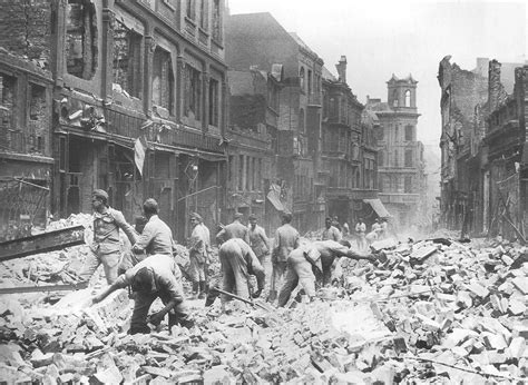 Andrewandjoshua Aftermath Of The July 1943 Bombings Of Hamburg