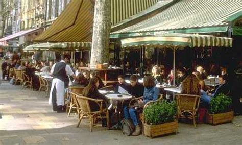 Vous y trouverez les coordonnées des principaux services publics rattachés à la commune : A Mystery Café in Aix-en-Provence : M. L. Longworth