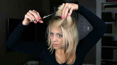 How To Cut Your Own Hair Into A Shaggy Bob ~ Leeuwdesigns