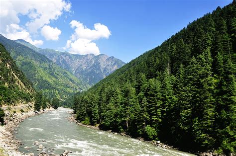 05 Days Neelum Valley Tour Mavrick Tours