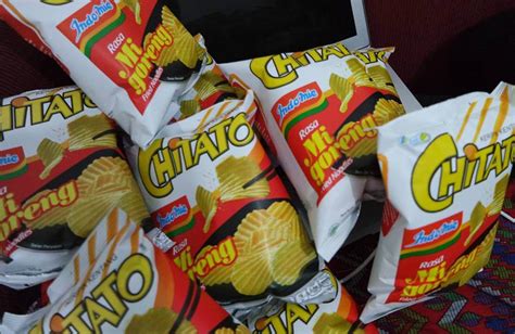 Cukup mencampurkan nasi dan bumbu, nasi goreng bisa langsung tersaji. Chitato Rasa Mie Goreng: Apakah Enak + Enak = Enak Banget?