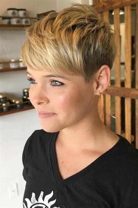 30 Best Short Hairstyles For Round Faces