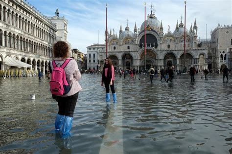 Veneza Afunda Enquanto Projeto De Barragens Atrasa Por Corrupção