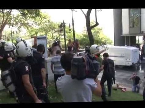Today S Zaman Police Raid Taksim S Gezi Park In Fourth Day Of