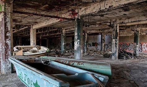 20 Photos Of Urban Decay In Detroit Urban Ghosts Media