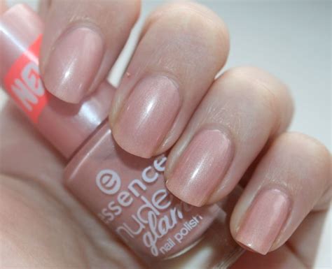 Essence Nude Glam Nagellak Swatches Liefs Laura