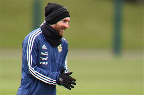 There was no contract, a verbal assurance at best. Lionel MESSI not fully fit for Argentina matches - Mundo ...