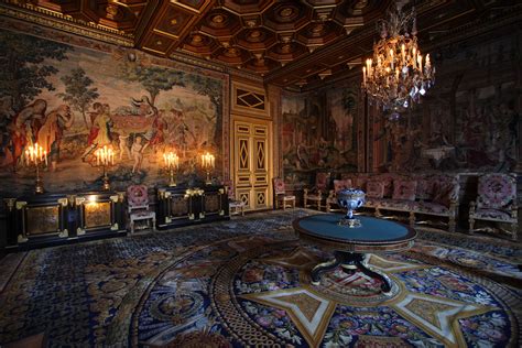 Le Salon Des Tapisseries Au Château De Fontainebleau Ile De France