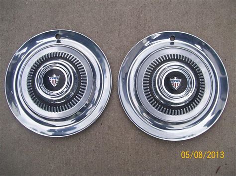 Buy 3 VINTAGE CLASSIC HUBCAPS in Saint Louis, Missouri, US, for US $0.99