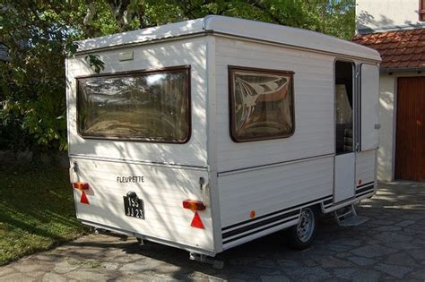 Caravane pliante rigide fleurette - u car 33