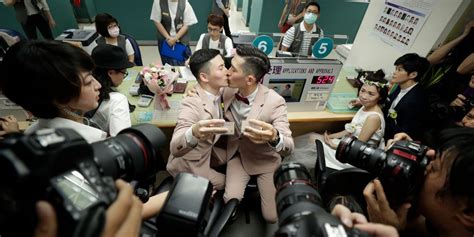Same Sex Couples In Taiwan Tie The Knot—a First In Asia Wsj