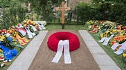 Trauerfeier für Helmut Kohl: So sieht sein Grab in Speyer aus