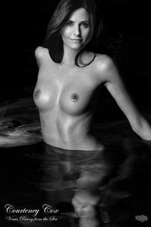 Pics naked courteney cox Lisa Kudrow
