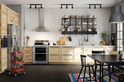 Découvrez notre gamme d'armoires de cuisine en différents matériaux et finitions: Cuisine Torhamn