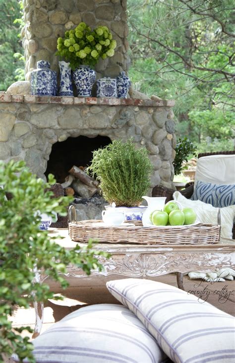 Decorating ideas for french country and french farmhouse, as well as european country design styles. 5 simple ideas for decorating with Blue & White - FRENCH ...