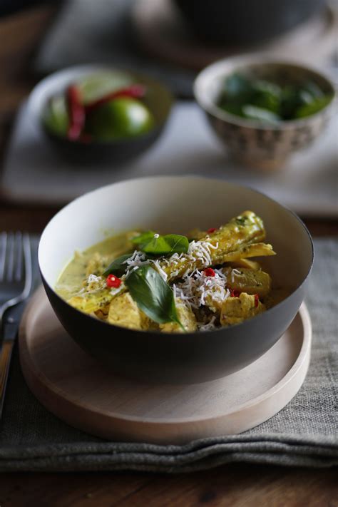 Coconut milk or coconut cream? Thai green coconut chicken curryLucky Pony