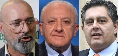 È nato e cresciuto a campogalliano, in provincia di modena, figlio di un camionista e di una operaia, entrambi iscritti al pci. Chiusura regioni, Bonaccini e Toti contro De Luca ...