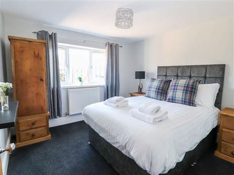 Check spelling or type a new query. Log Cabins With Hot Tubs In North Wales | Llannerch ...