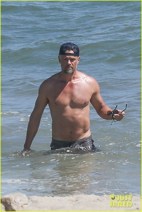 Josh Duhamel Goes Shirtless For Day At The Beach In Malibu Photo Josh Duhamel