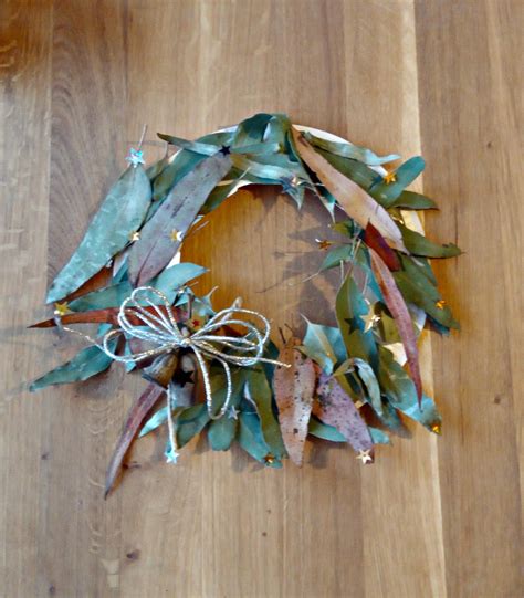Paper Plate Gum Leaf Christmas Craft