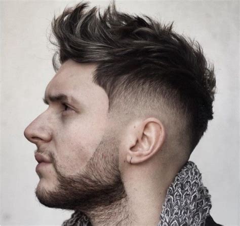 Cheveux courts hommes 2020 : La coiffure Faux Hawk | Coupe cheveux homme, Coupe de cheveux et Cheveux masculins