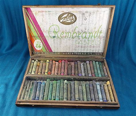 Vintage Talens Rembrandt Ct Soft Pastels In Wooden Box For