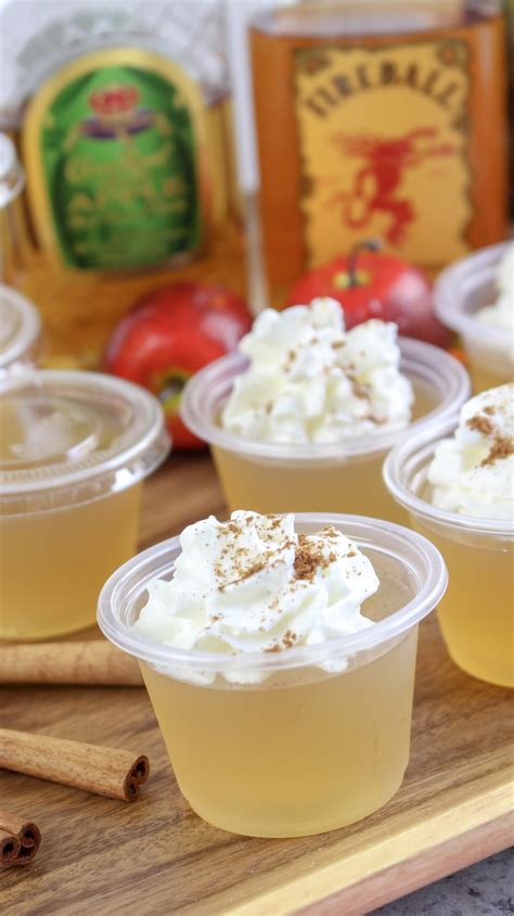 These cocktail treats doesn't need to be stirred nor shaken. Apple Pie Jello Shots!