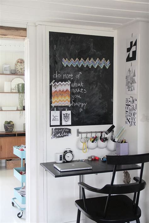 I love chalkboards and i have been wanting one above this chest for awhile. 32 Smart Chalkboard Home Office Décor Ideas | DigsDigs