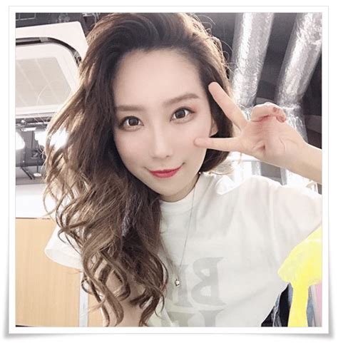 リヴァイ・アッカーマン (levi ackermann)は進撃の巨人に登場する架空の人物。 調査兵団の兵士長。人類最強の兵士として知られ、その実力は1人で1個旅団並の戦力とも噂される。 冷徹かつ無愛想。現実主義で口調も辛辣。 ファーストサマーウイカすっぴん画像や半顔メイク!既に結婚 ...