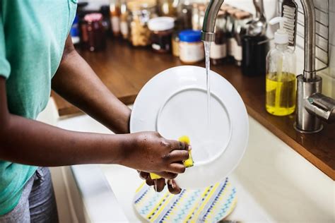 Premium Photo Black Woman Washing The Dish