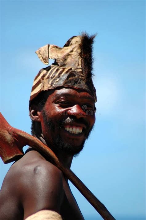 Afrikanischer Mann Traditionell Redaktionelles Stockfotografie Bild Von Ge Ffnet Gemalt