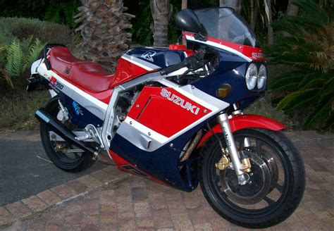 1985 Suzuki Gsxr750 Suzuki Gsx R 750 Gsxr 750 Suzuki Gsxr Fast Bikes