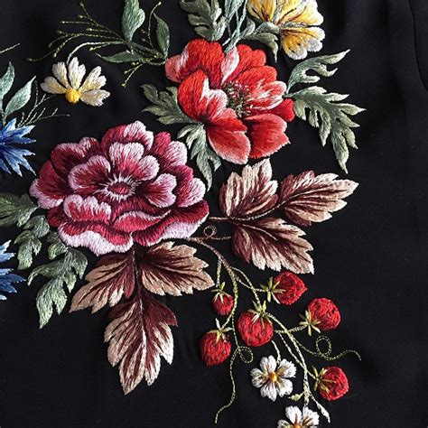 Olga Streltsova Embroidery в Instagram Любимая работа От полевых маков до роскошных пионов