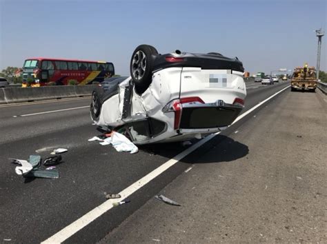 The site owner hides the web page description. 國道1號虎尾段車禍 轎車翻覆1死4傷 - 社會 - 自由時報電子報