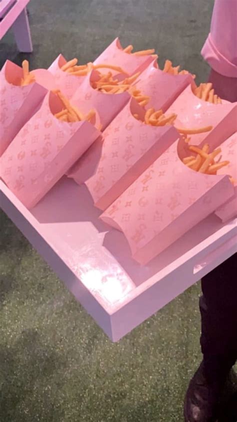 May 26, 2021 · outfits from chanel, louis vuitton, john galliano and gabriela hearst also briefly appear throughout the film. Party images on Favim.com