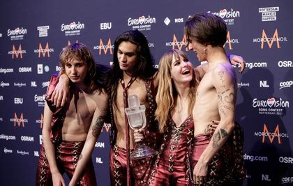 One of the members of the winning band for this year's eurovision stands accused of taking a bump during the live broadcast. Eurovision winners Maneskin cleared over drug claims ...