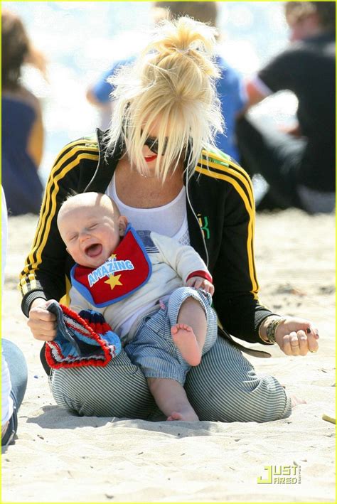 Photo Gwen Stefani Long Beach 02 Photo 1836211 Just Jared