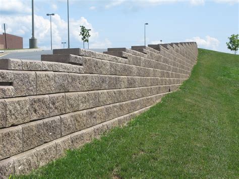 Concrete masonry retaining walls meet these requirements admirably. Concrete Block Retaining Walls | Masonry Retaining Wall