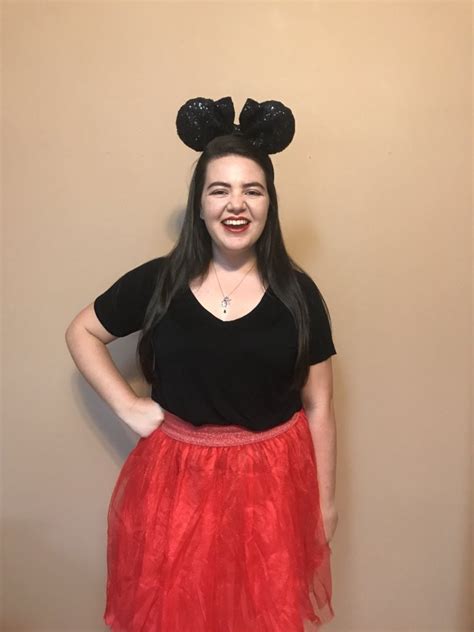 I love dressing up for halloween but try to come up with cute but easy to put together costumes. Minnie Mouse | Easy DIY Disney Costumes | POPSUGAR Smart ...