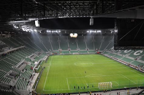 It features a zoomed out look at the game on and off the field, through writing, a weekly podcast and. Lo stadio di Wrocław tra partite, concerti e salti nel ...