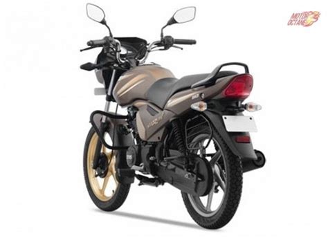 It has a dual cylinder and electric start + 4 speed engine which makes it a black alloy wheel. TVS Star City Plus BS6 features list out! » MotorOctane