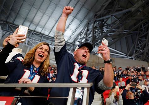 Super Bowl 2019 Crazy Fans Get Ready For Patriots Vs Rams Photos