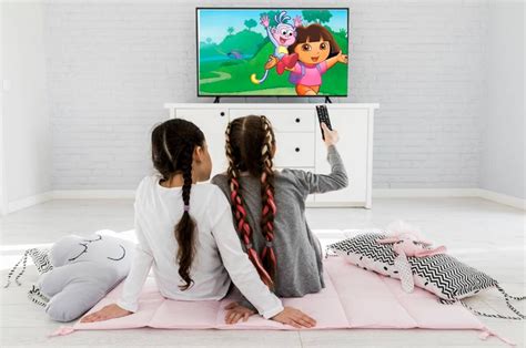 Liburan Di Rumah Saja Ini Pentingnya Batasi Tontonan Televisi Anak