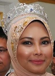 Hsnz, jalan sultan mahmud, 20400 kuala terengganu, terengganu, malaysia. Tiara Mania: Queen Nur Zahirah of Terengganu's Diamond Tiara