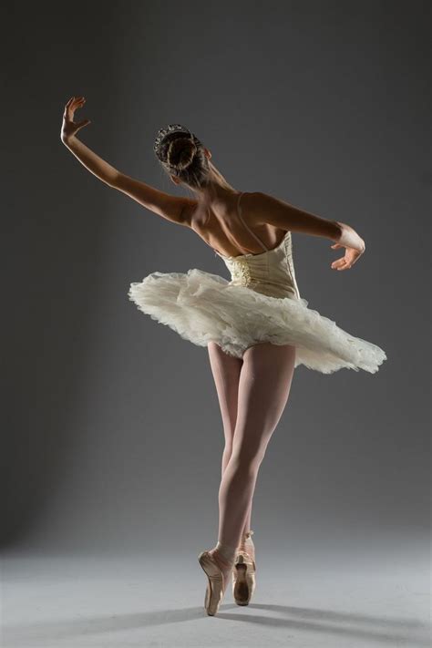 Pin By Bread Lover On En Pointe Ballet Photography Dance Poses