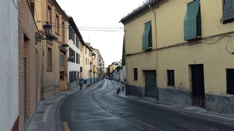 GRANADA | REALEJO | Calle Molinos, de espaldas a Cuesta Vistillas de